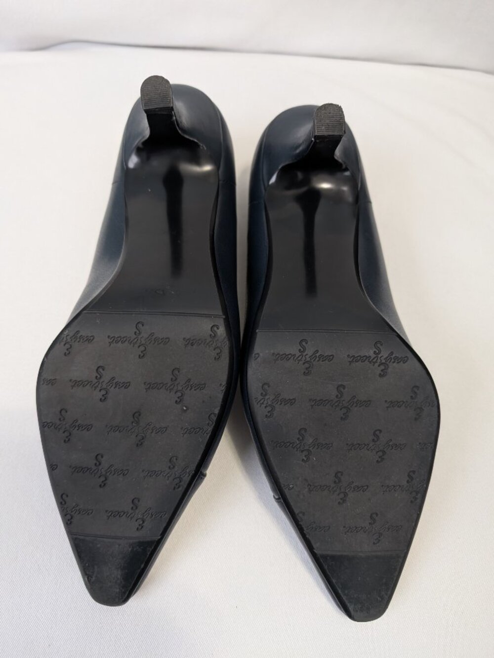 Easy Street Chiffon Pointed Toe Pumps 7 Wide EUC - Picture 6 of 7